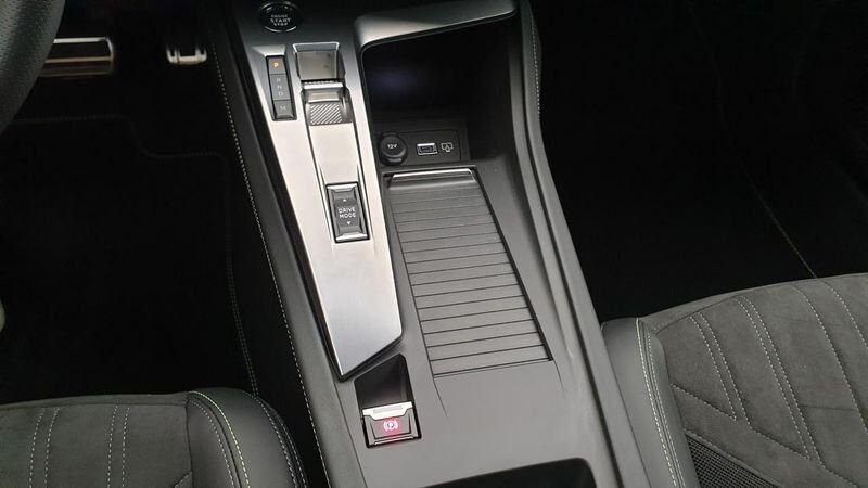 Peugeot 308 nouvelle 1.2 puretech 130cv eat8 gt + camera 360 pack drive assist plus