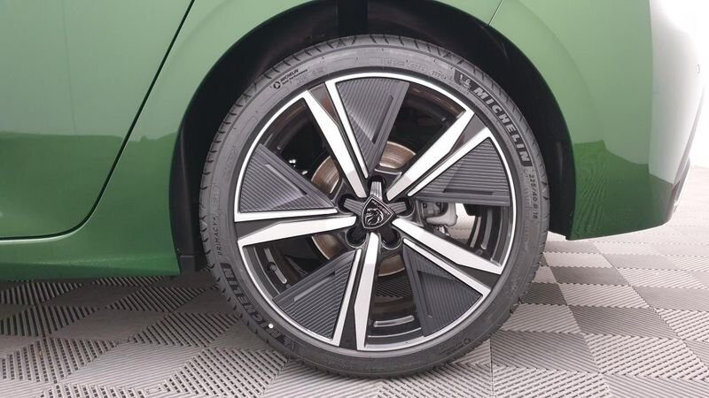Peugeot 308 nouvelle 1.2 puretech 130cv eat8 gt + camera 360 pack drive assist plus