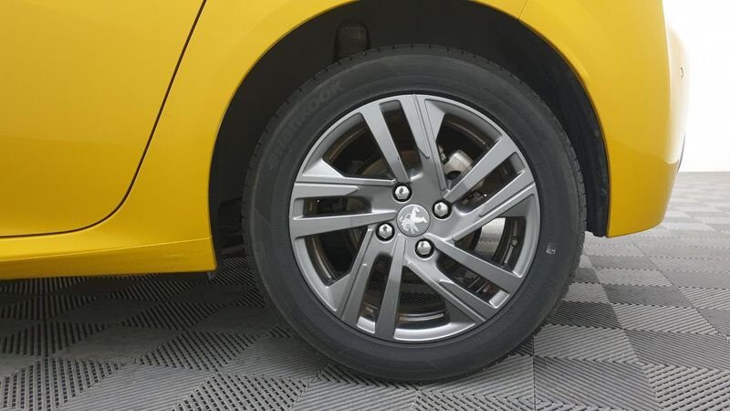 Peugeot 208 nouvelle 1.2 puretech 100cv bvm6 active pack + peugeot led technology