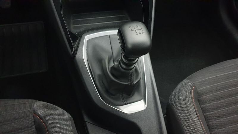 Peugeot 208 nouvelle 1.2 puretech 100cv bvm6 active pack + peugeot led technology