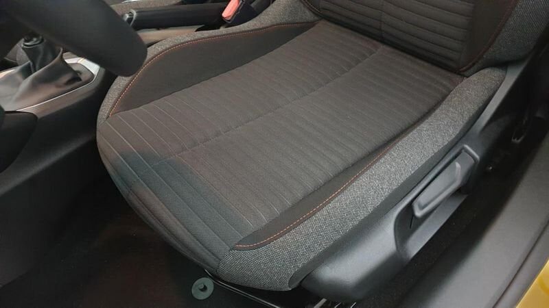 Peugeot 208 nouvelle 1.2 puretech 100cv bvm6 active pack + peugeot led technology