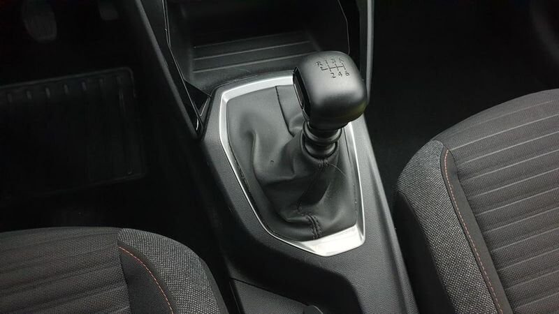 Peugeot 208 nouvelle 1.2 puretech 100cv bvm6 active pack + peugeot led technology