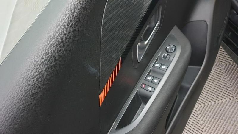 Peugeot 208 nouvelle 1.2 puretech 100cv bvm6 active pack + peugeot led technology