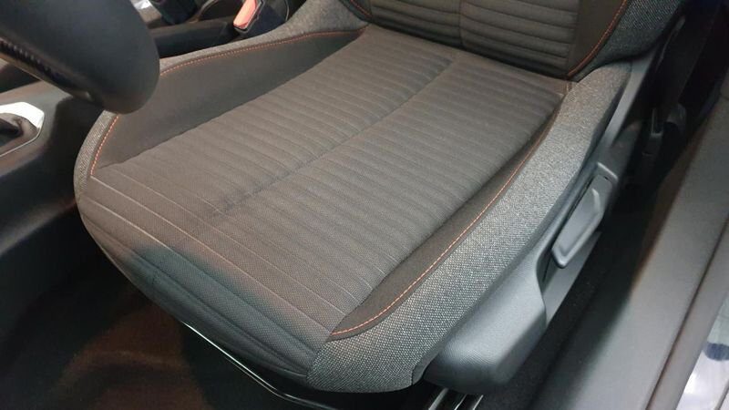 Peugeot 208 nouvelle 1.2 puretech 100cv bvm6 active pack + peugeot led technology