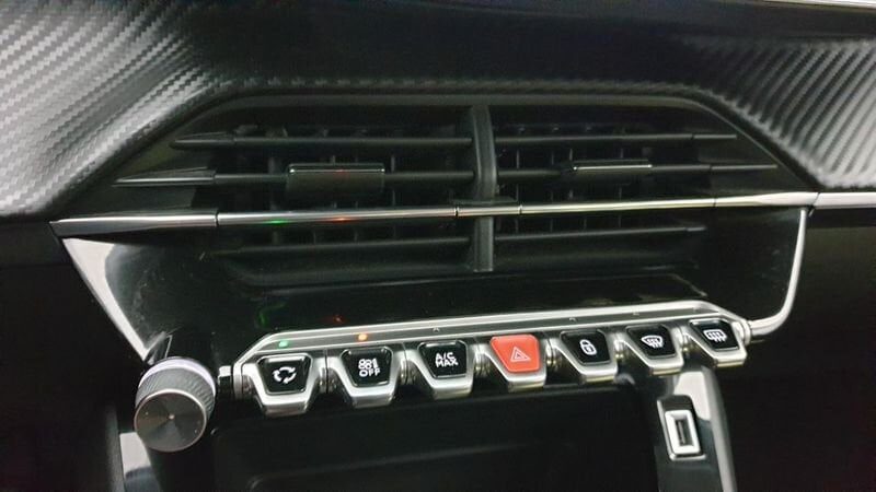 Peugeot 208 nouvelle 1.2 puretech 100cv bvm6 active pack + peugeot led technology