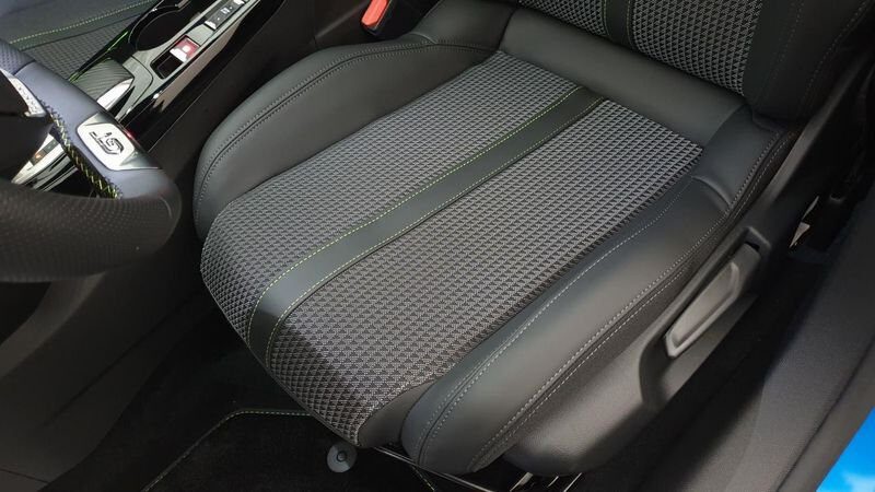 Peugeot 208 nouvelle 1.2 puretech 100cv eat8 gt + toit pano pack drive assist plus