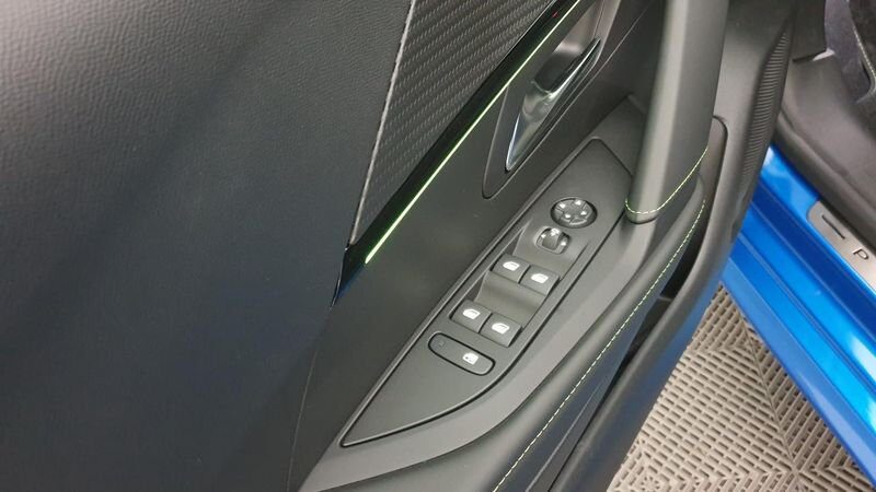 Peugeot 208 nouvelle 1.2 puretech 100cv eat8 gt + toit pano pack drive assist plus