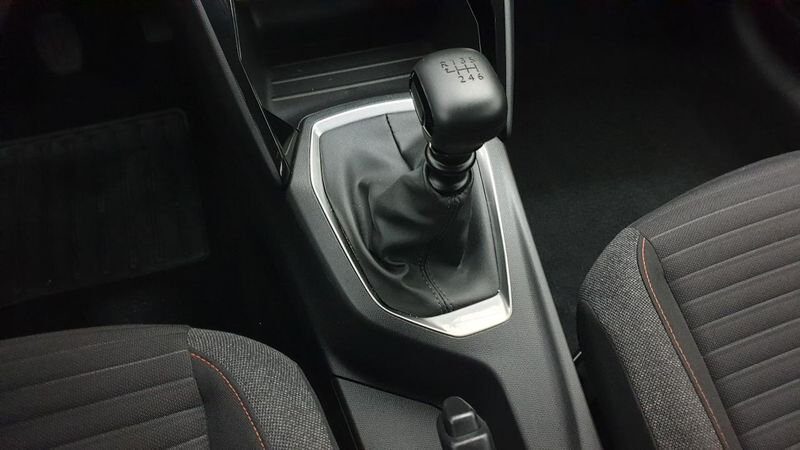 Peugeot 208 nouvelle 1.2 puretech 100cv bvm6 active pack + peugeot led technology