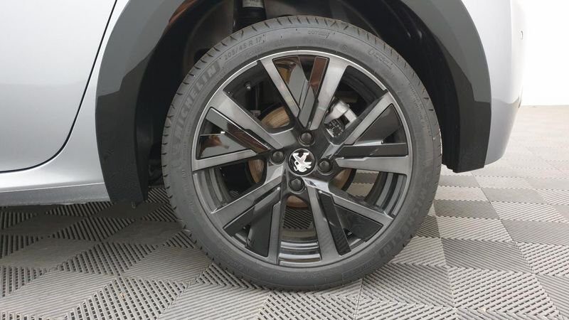 Peugeot 208 nouvelle 1.2 puretech 100cv eat8 gt + toit pano pack drive assist plus