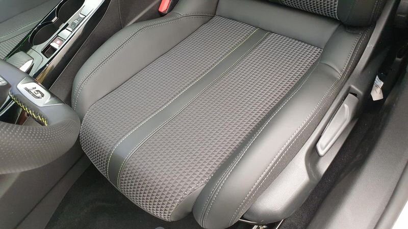 Peugeot 208 nouvelle 1.2 puretech 100cv eat8 gt + toit pano pack drive assist plus