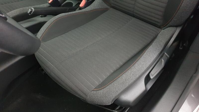 Peugeot 208 nouvelle 1.2 puretech 100cv bvm6 active pack + peugeot led technology