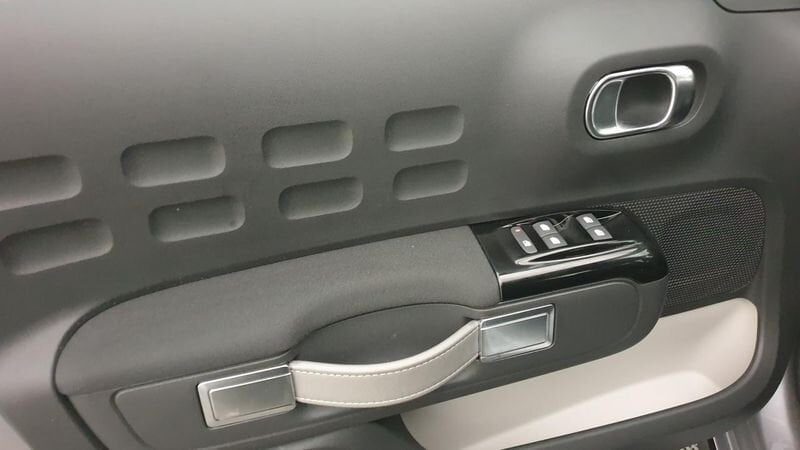 Citroën C3 facelift 1.5 bluehdi 100cv bvm6 shine + adml pack color rouge