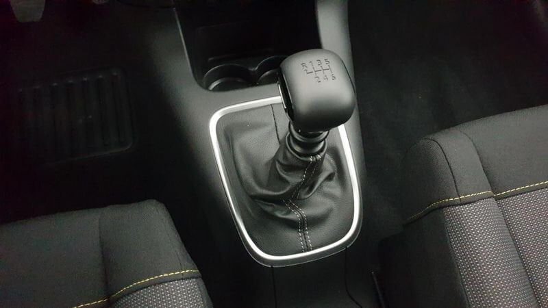 Citroën C3 facelift 1.5 bluehdi 100cv bvm6 shine + adml pack color rouge