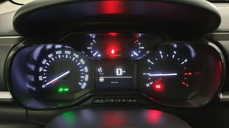 Citroën C3 facelift 1.5 bluehdi 100cv bvm6 shine + adml pack color rouge