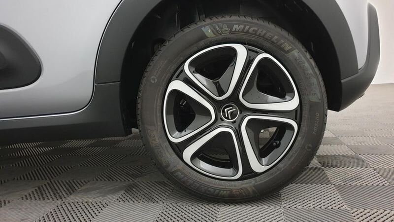 Citroën C3 facelift 1.5 bluehdi 100cv bvm6 shine + adml pack color rouge