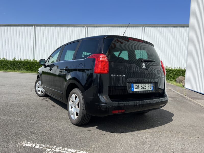 PEUGEOT 5008 2012