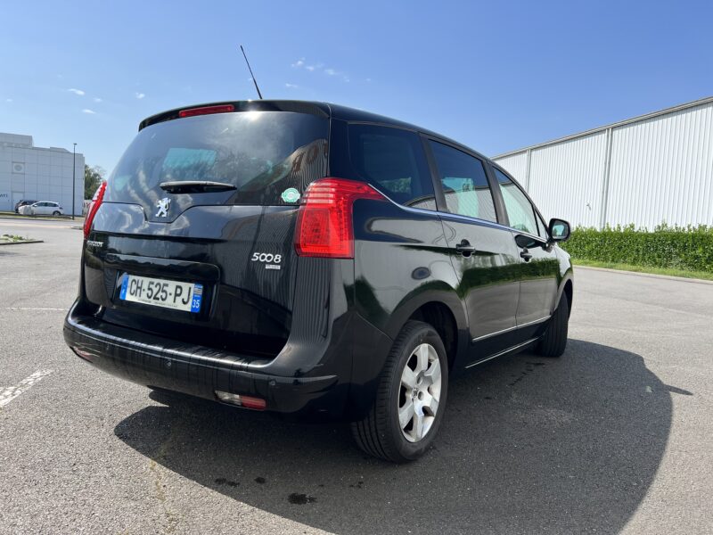 PEUGEOT 5008 2012