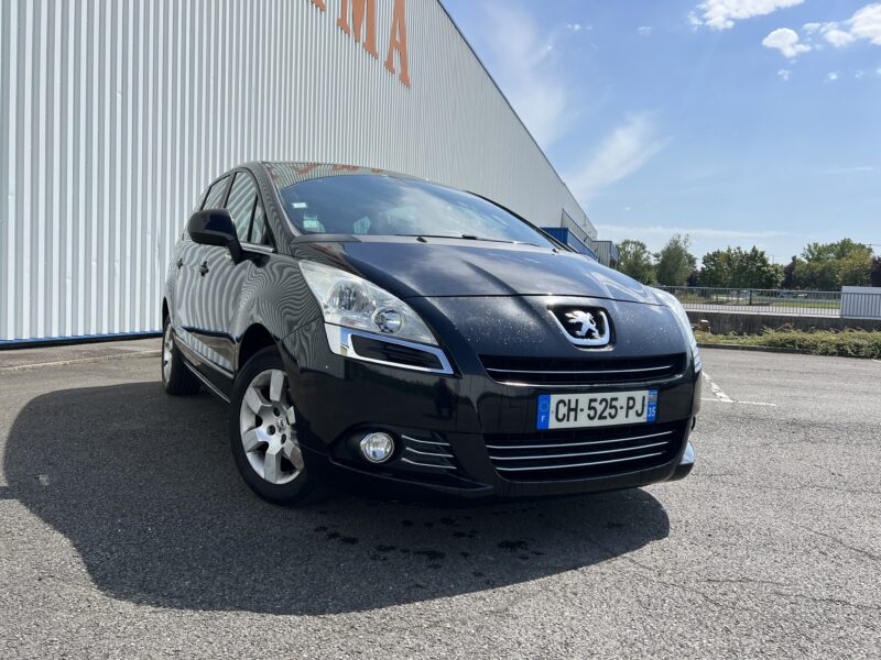 PEUGEOT 5008 2012