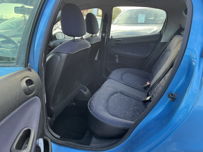 PEUGEOT 206  2001