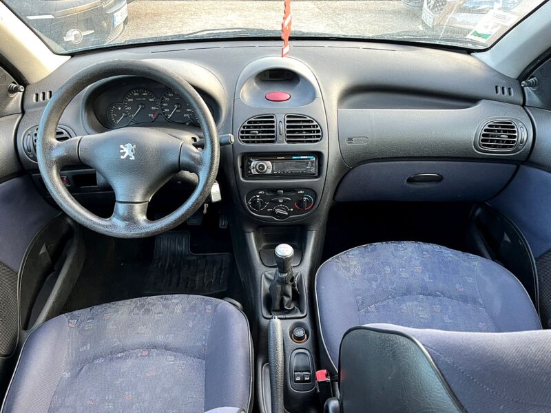 PEUGEOT 206  2001