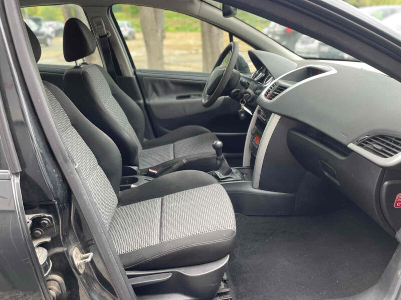 PEUGEOT 207 2010