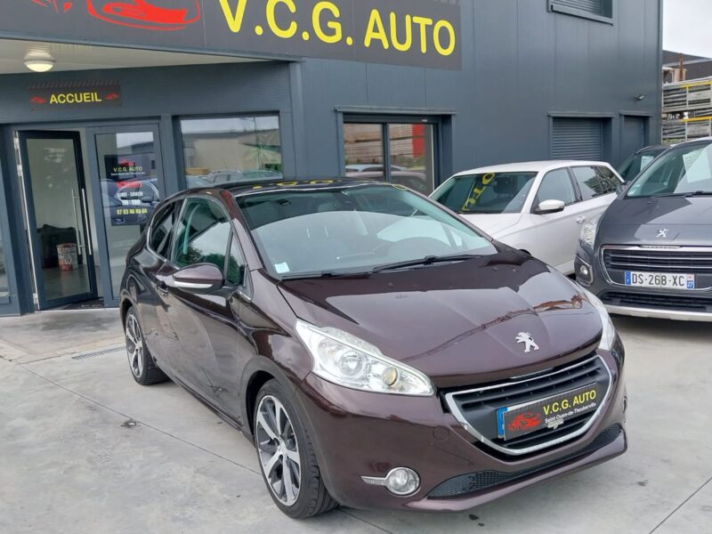 PEUGEOT 208 1.6 E-HDi 114 Feline