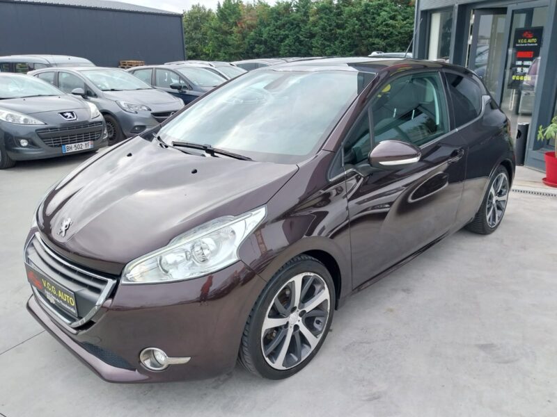 PEUGEOT 208 1.6 E-HDi 114 Feline