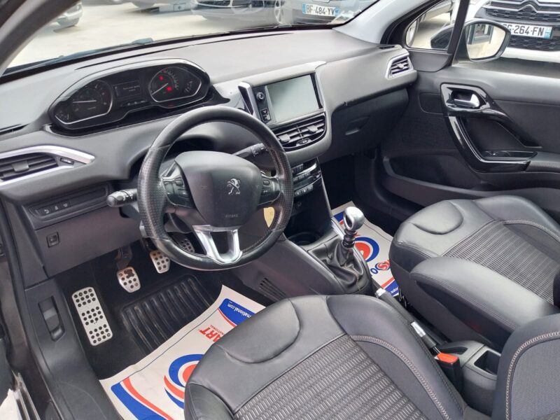 PEUGEOT 208 1.6 E-HDi 114 Feline