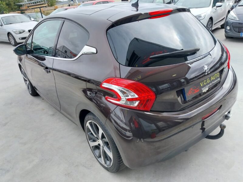 PEUGEOT 208 1.6 E-HDi 114 Feline