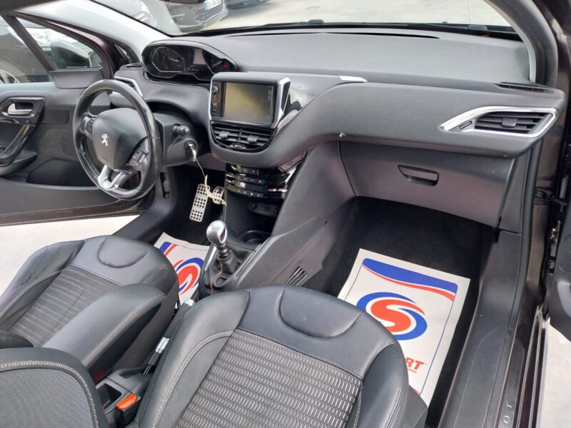 PEUGEOT 208 1.6 E-HDi 114 Feline