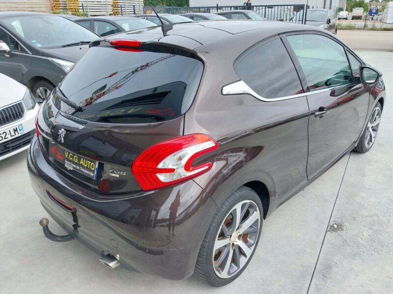 PEUGEOT 208 1.6 E-HDi 114 Feline