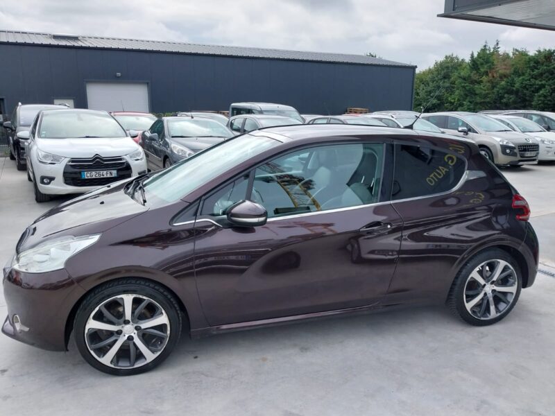 PEUGEOT 208 1.6 E-HDi 114 Feline