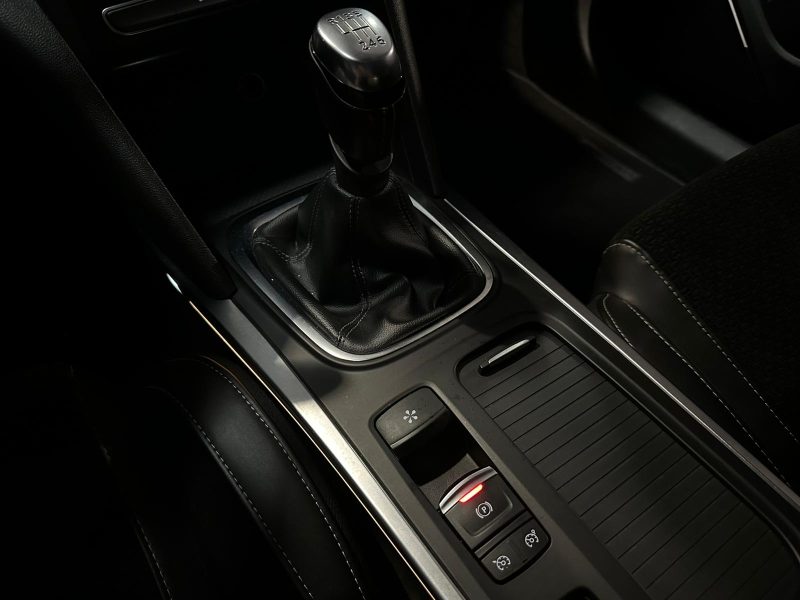 1.2 TCe 130cv INTENS / CAMERA AR / REGULATEUR / ENTRETIENS RENAULT