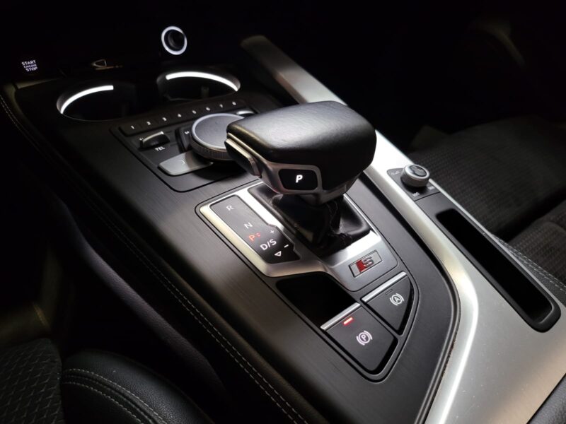 AUDI A4 B9 S4 quattro V6 TFSI 354 cv / CARPLAY / TOIT OUVRANT / SEMI CUIR MASSANT CHAUFANT