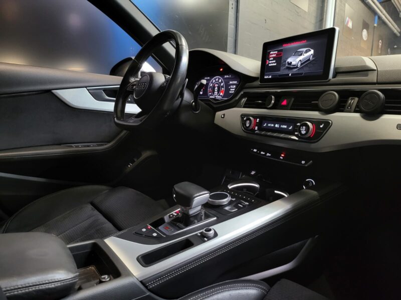 AUDI A4 B9 S4 quattro V6 TFSI 354 cv / CARPLAY / TOIT OUVRANT / SEMI CUIR MASSANT CHAUFANT