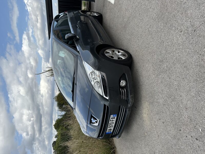 PEUGEOT 5008 2010