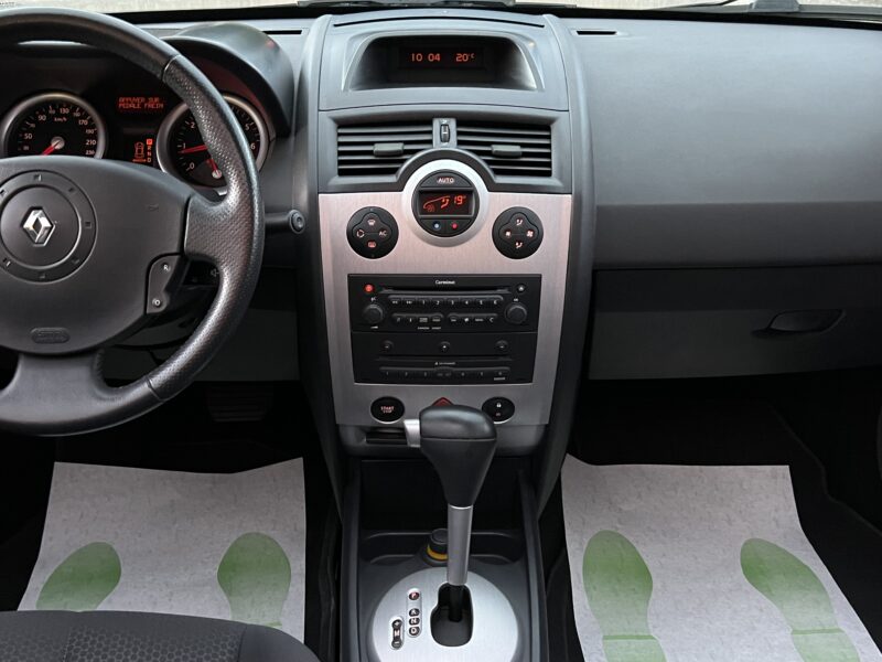 RENAULT MEGANE II CC COUPE CABRIOLET 2.0 136 Cv BOITE AUTO 79 700 Kms TOIT PANORAMIQUE - Garantie1an