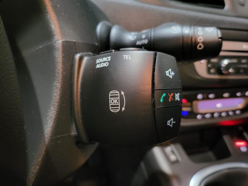 RENAULT SCENIC III 1.2 TCe 115cv Limited BVM6 35000kms // ATTELAGE/BLUETOOTH/RADAR-AR