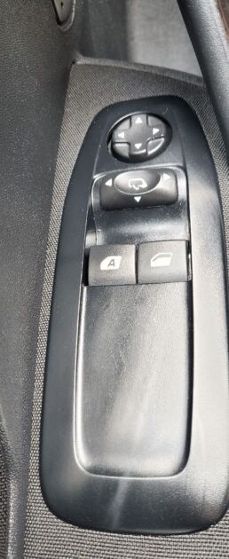 PEUGEOT 208  2015 STYLE 