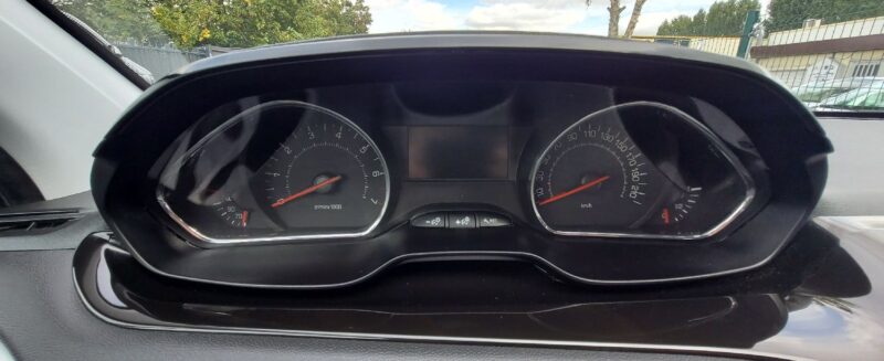 PEUGEOT 208  2015 STYLE 