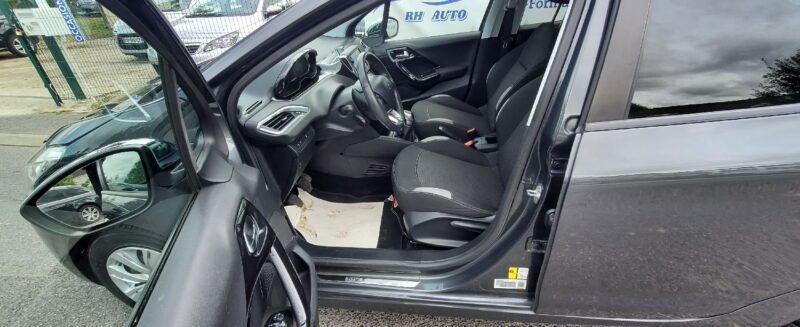 PEUGEOT 208  2015 STYLE 