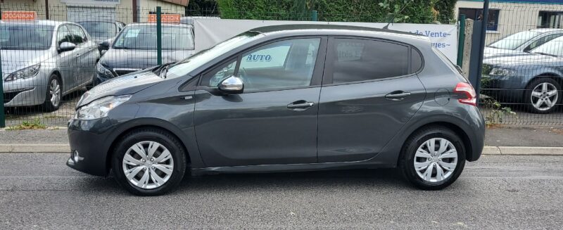 PEUGEOT 208  2015 STYLE 