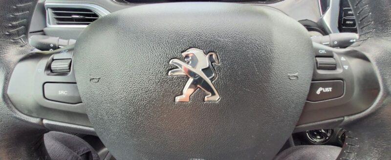 PEUGEOT 208  2015 STYLE 