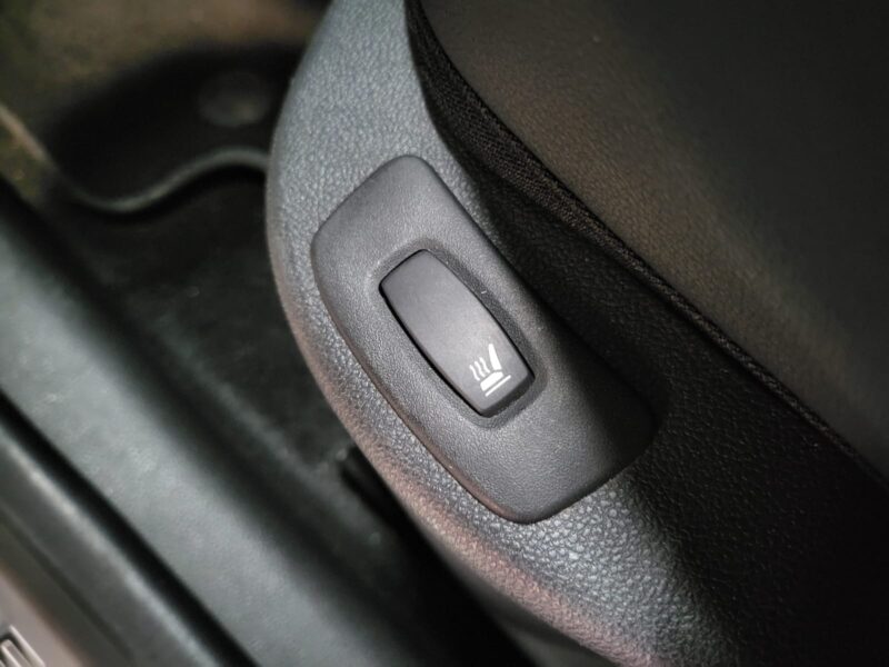 RENAULT CLIO IV 1.6 Turbo 220cv RS Trophy EDC // SIEGES CHAUFFANTS/RS MONITOR/CAMERA DE RECUL