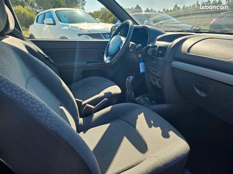 RENAULT CLIO II 2003