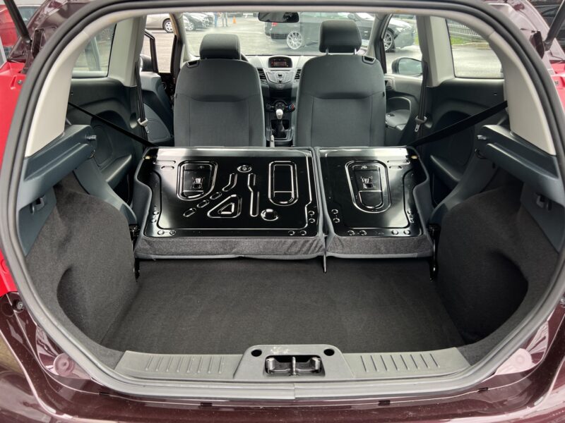 FORD FIESTA 5 V 1250 60 Cv 1ERE MAIN / 4528 Kms ORIGINE FRANCE - Garantie1an