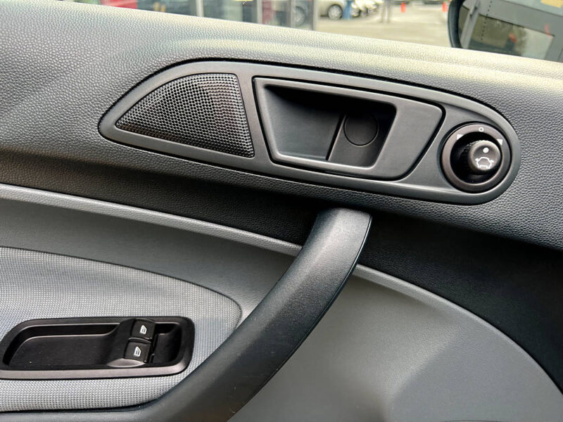 FORD FIESTA 5 V 1250 60 Cv 1ERE MAIN / 4528 Kms ORIGINE FRANCE - Garantie1an