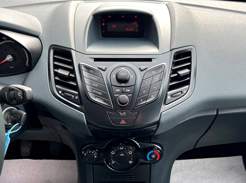 FORD FIESTA 5 V 1250 60 Cv 1ERE MAIN / 4528 Kms ORIGINE FRANCE - Garantie1an