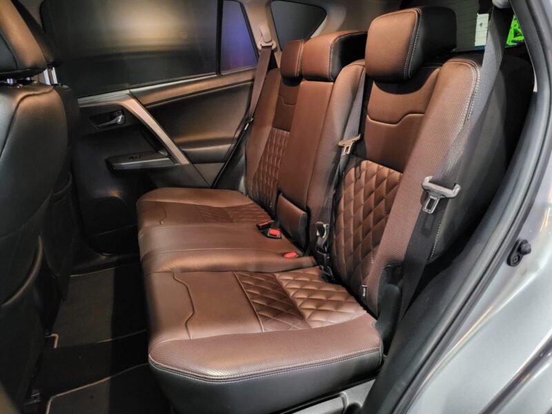 Toyota RAV4 Hybrid 2.5 VVT-i 197/155cv Silver Edition CVT / CAMERA DE RECUL/SIEGES CHAUFFANT/COFFRE 