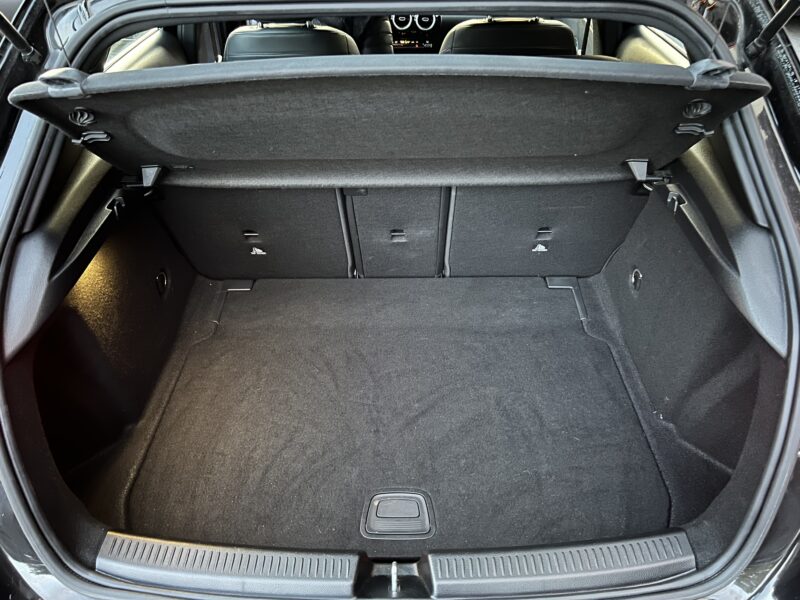 MERCEDES CLASSE A IV 180D 116 Cv 1ERE MAIN BOITE AUTO 7G CUIR GRAND ECRAN FULL LEDS - Garantie1an